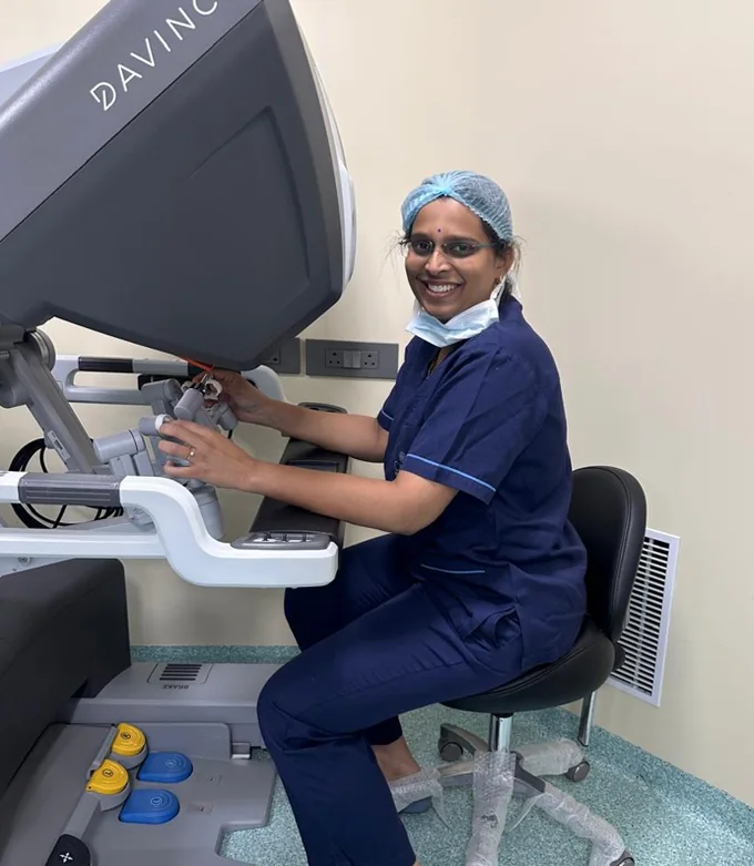 Dr. Sravanthi Kolli at a da Vinci robotic surgery console in Visakhapatnam